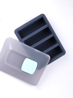 https://www.cosmicnz.co.nz/content/products/magical-butter-silicone-butter-tray-one-colour-image-2-68244.jpg?width=258